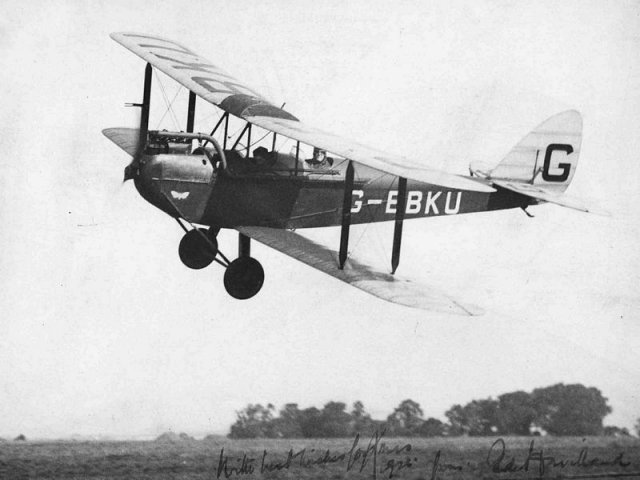 g-ebku dh moth geffrey and mrs de havilland 1926 0254-0002